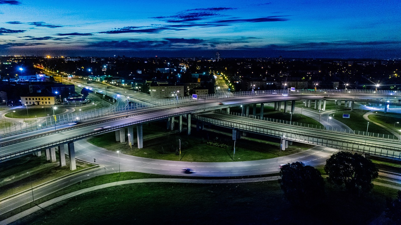 2024年新奥开什么今晚益阳街上的一路车，城市脉络中的流动风景，城市脉络中的流动风景，益阳街头的未来一路车与2024新奥之夜