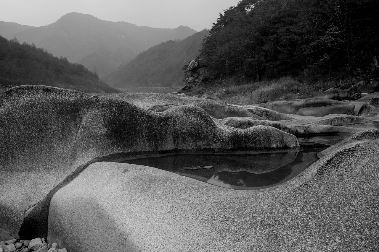 探索自然之力与人文景观交融之美的地区降雨之旅